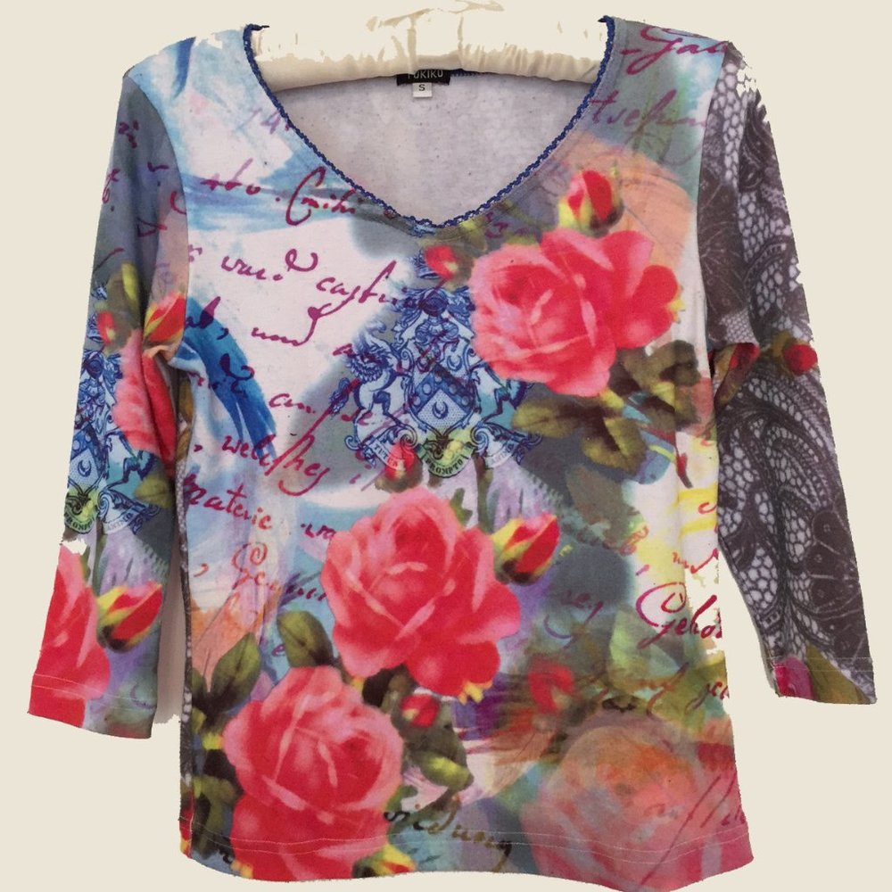 Awesome floral jersey top!